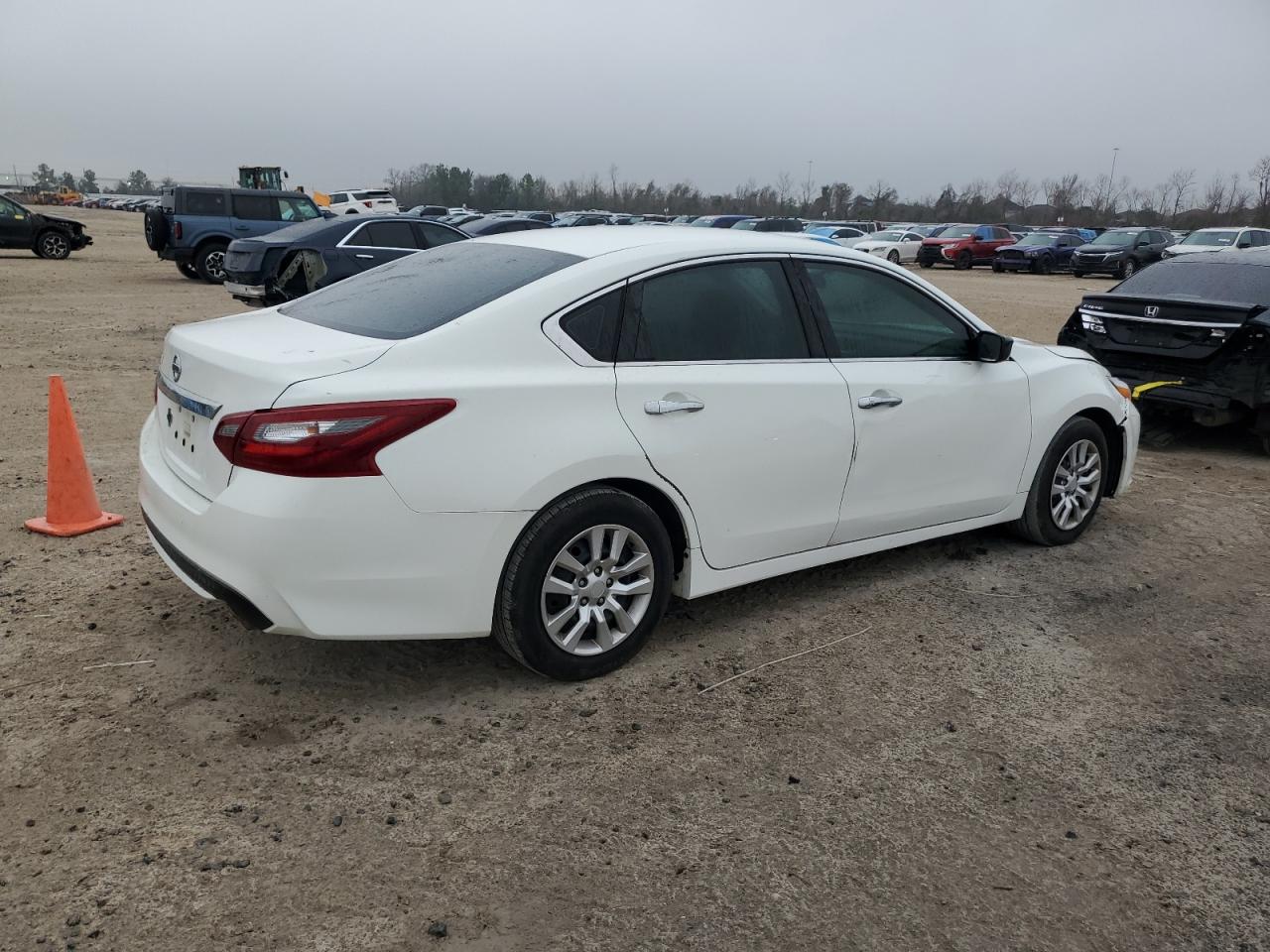 2018 Nissan Altima VIN 1N4AL3AP7JC477555 Copart auction photo, front end damage thumbnail 3