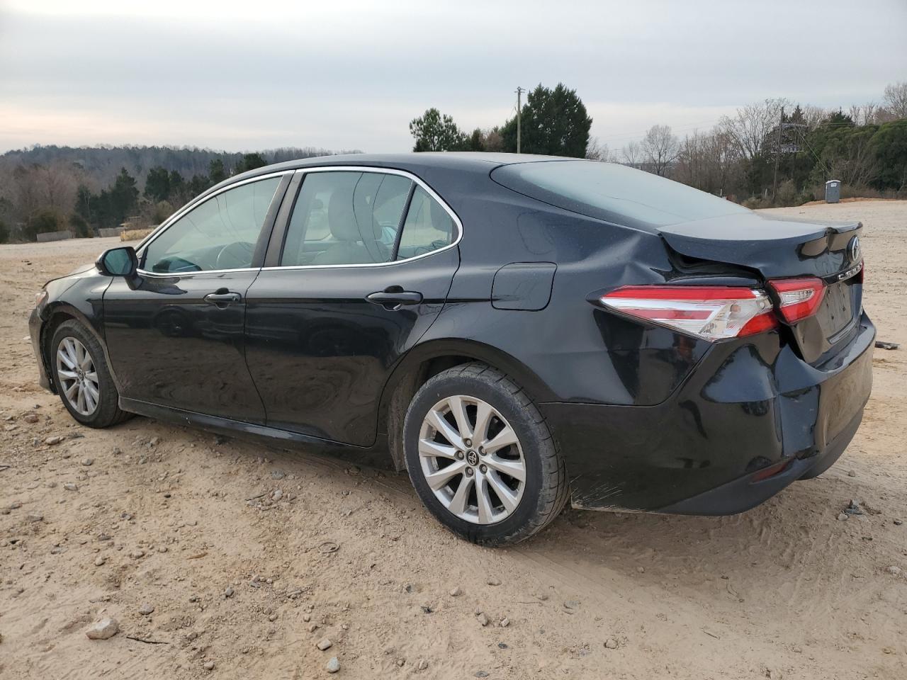 2018 Toyota Camry VIN 4T1B11HK5JU586735 Copart auction photo, rear end / side damage thumbnail 2