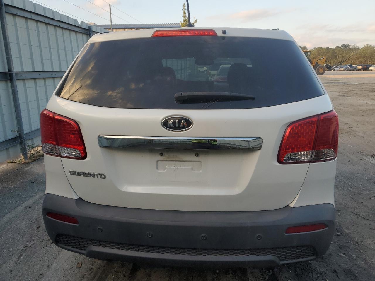 2012 KIA Sorento VIN 5XYKT3A19CG228649 Copart auction photo, minor dent/scratches damage thumbnail 6
