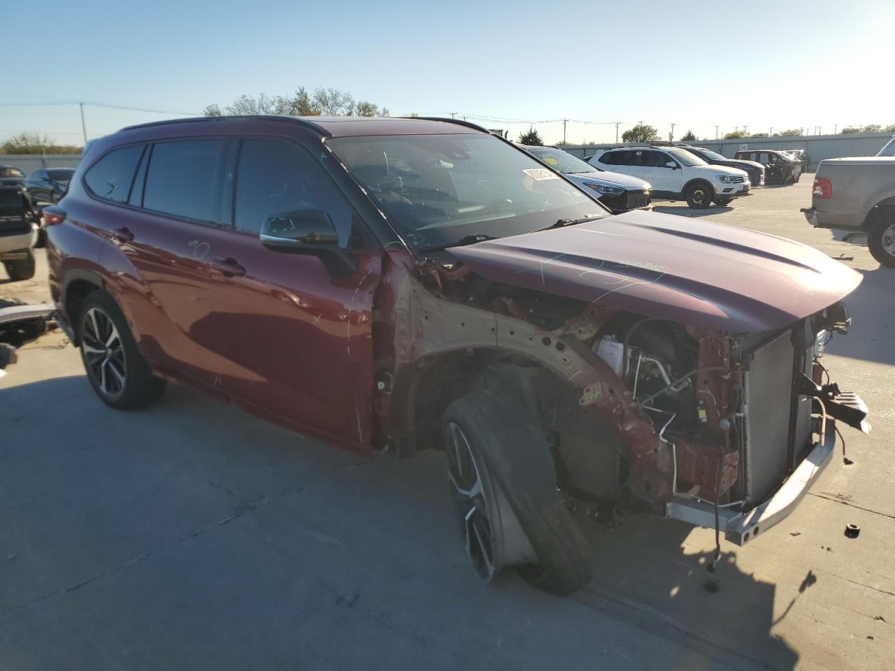2021 Toyota Highlander VIN 5TDJZRAH2MS063283 Copart auction photo, front end damage thumbnail 4