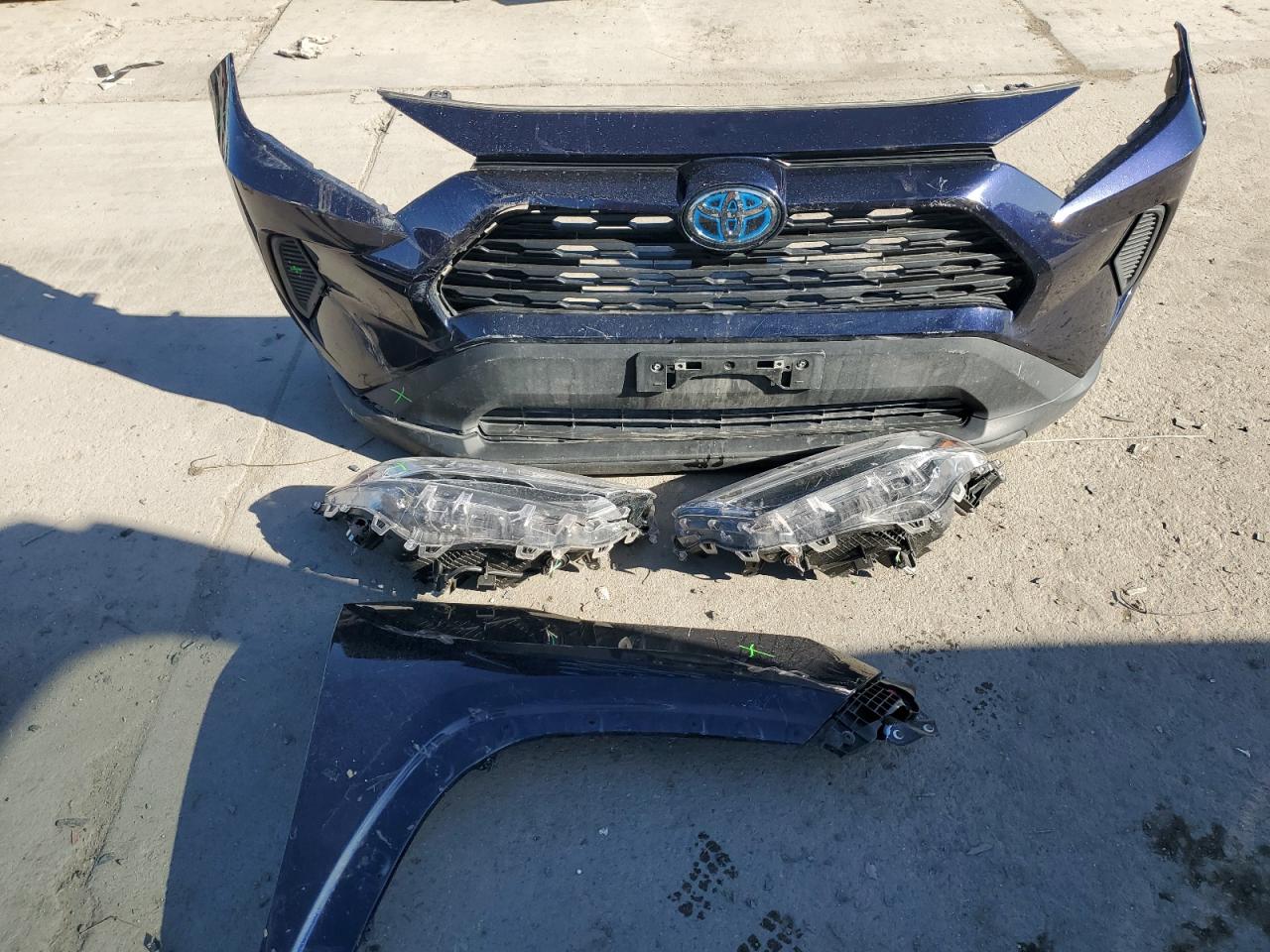 2022 Toyota RAV 4 VIN 2T3RWRFV9NW134313 Copart auction photo, front end / hail damage thumbnail 13