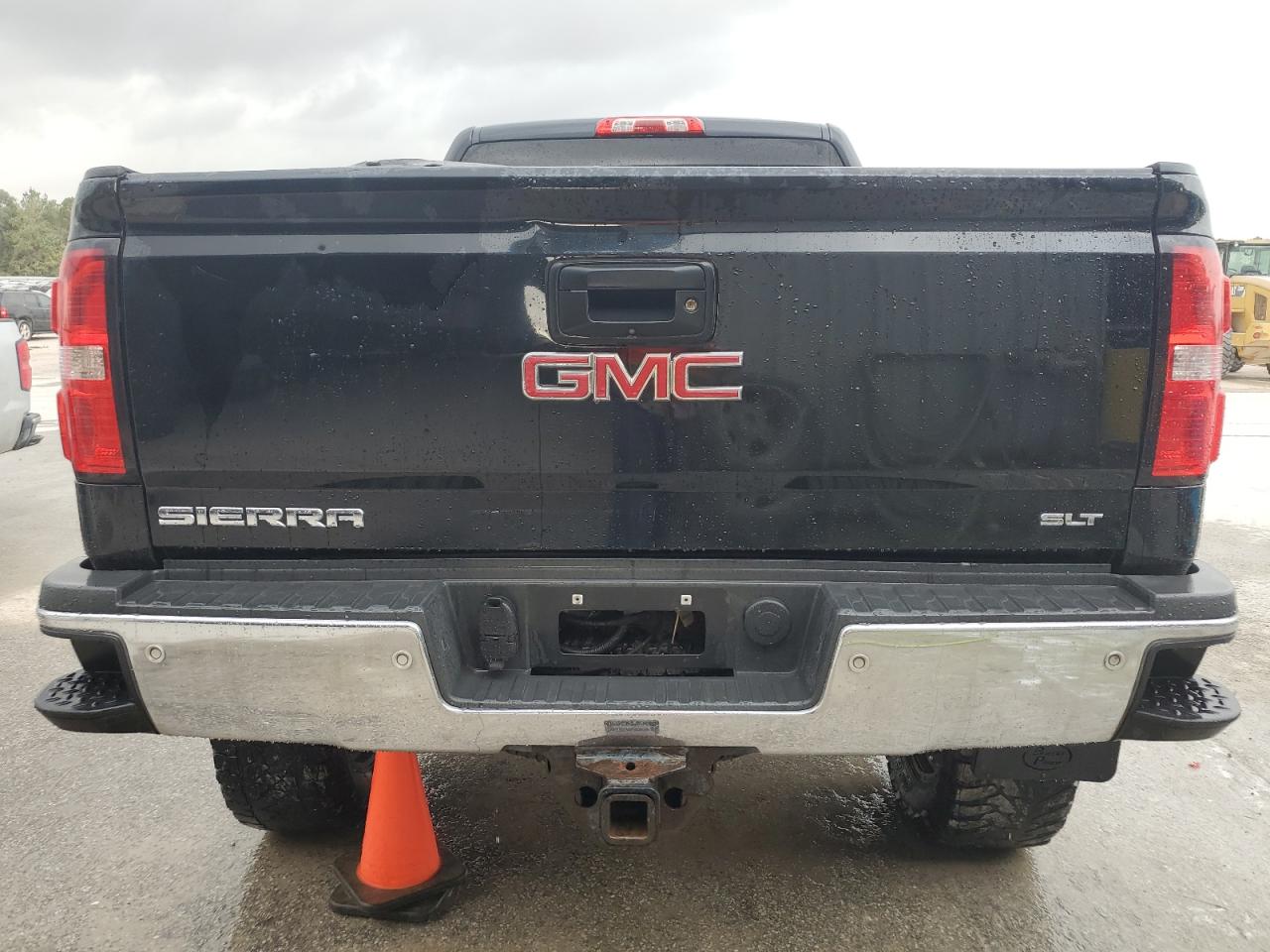 2015 GMC Sierra VIN 1GT423C83FF602881 Copart auction photo, normal wear / minor dent/scratches damage thumbnail 6