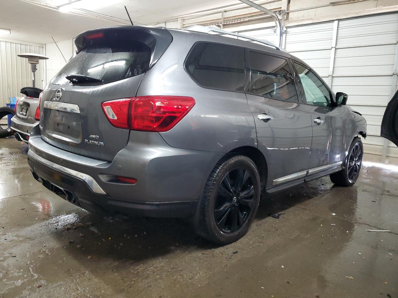 2017 Nissan Pathfinder VIN 5N1DR2MM3HC904804 Copart auction photo, front end / minor dent/scratches damage thumbnail 3