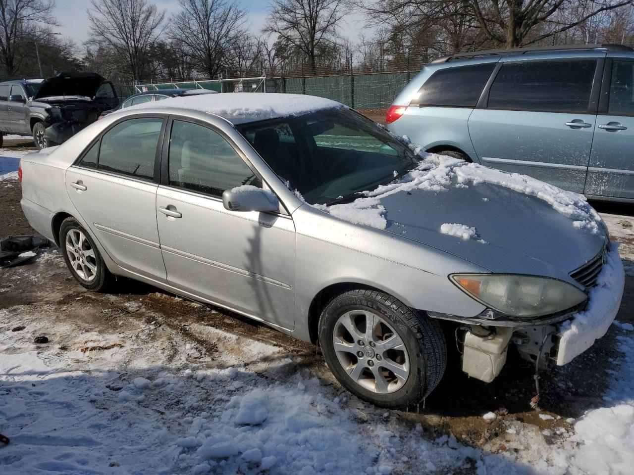 2005 Toyota Camry VIN 4T1BE30K35U570485 Copart auction photo, front end / minor dent/scratches damage thumbnail 4