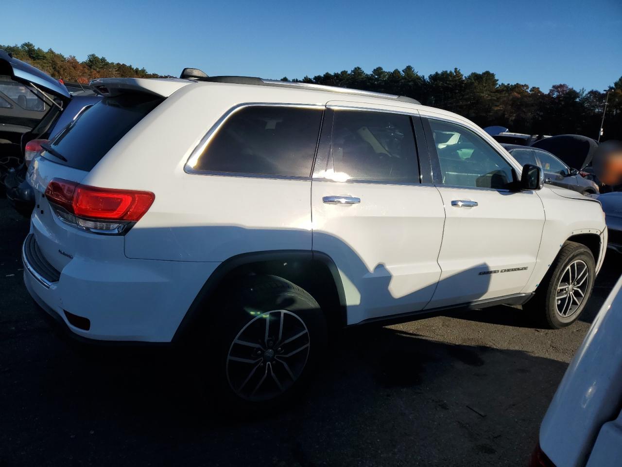 2018 Jeep Grand Cherokee VIN 1C4RJFBG2JC502882 Copart auction photo, front end / minor dent/scratches damage thumbnail 3
