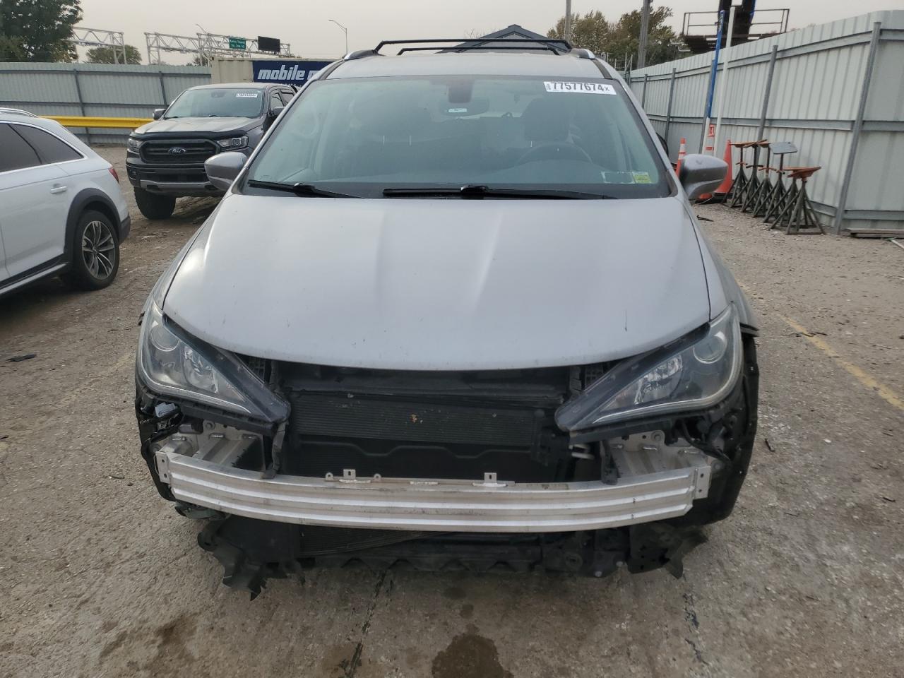 2019 Chrysler Pacifica VIN 2C4RC1BGXKR570448 Copart auction photo, front end / minor dent/scratches damage thumbnail 5
