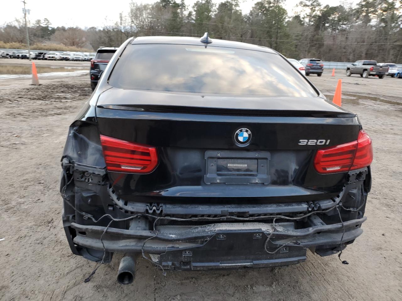 2017 BMW 3er VIN WBA8E1G3XHNU17874 Copart auction photo, rear end damage thumbnail 6