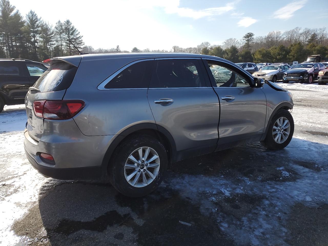 2019 KIA Sorento VIN 5XYPGDA3XKG459446 Copart auction photo, side / front end damage thumbnail 3