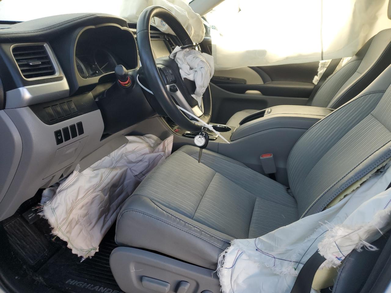 2016 Toyota Highlander VIN 5TDBKRFH0GS315487 Copart auction photo, front end damage thumbnail 7