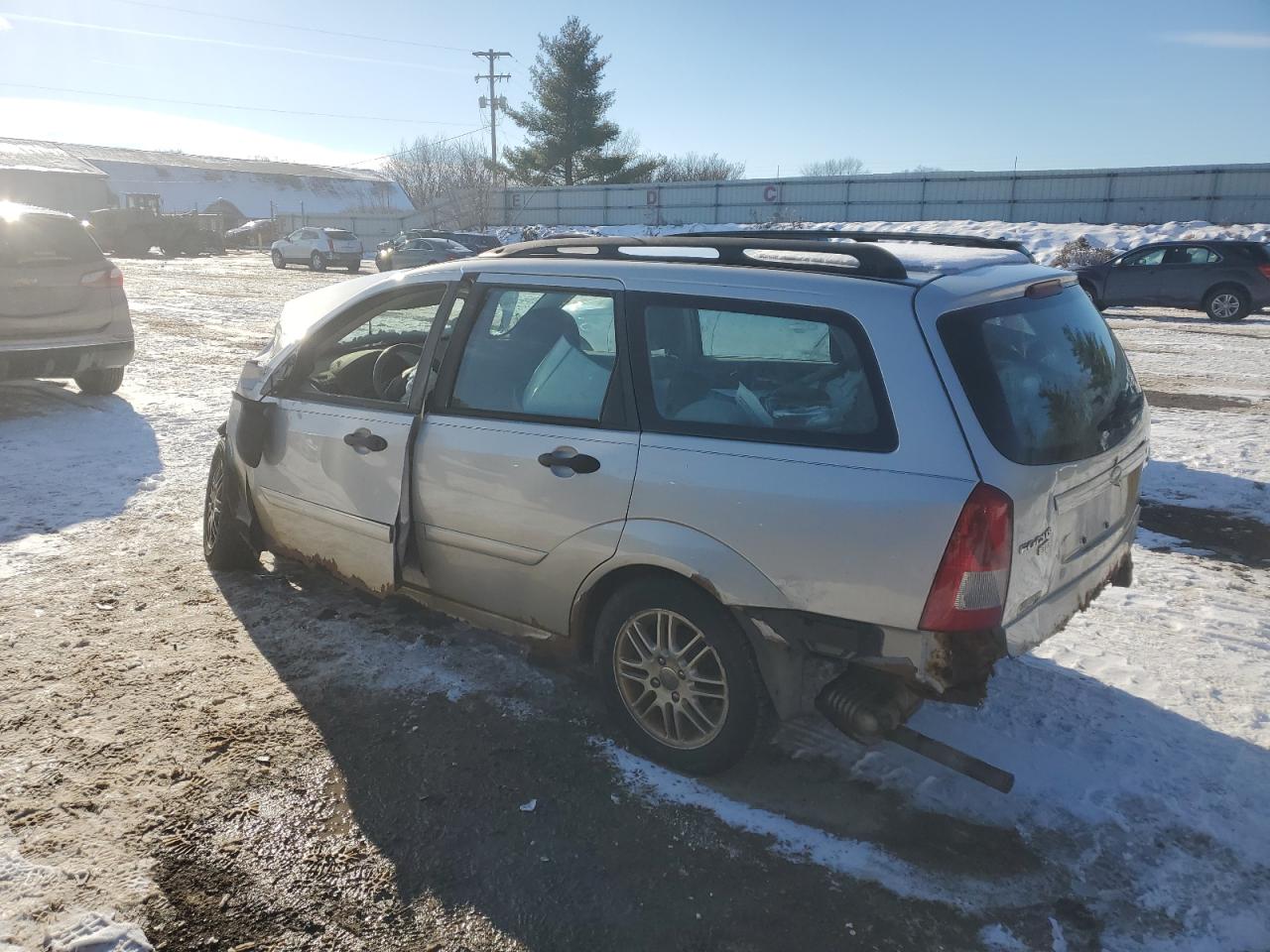 2005 Ford Focus VIN 1FAFP36NX5W181354 Copart auction photo, front end damage thumbnail 2