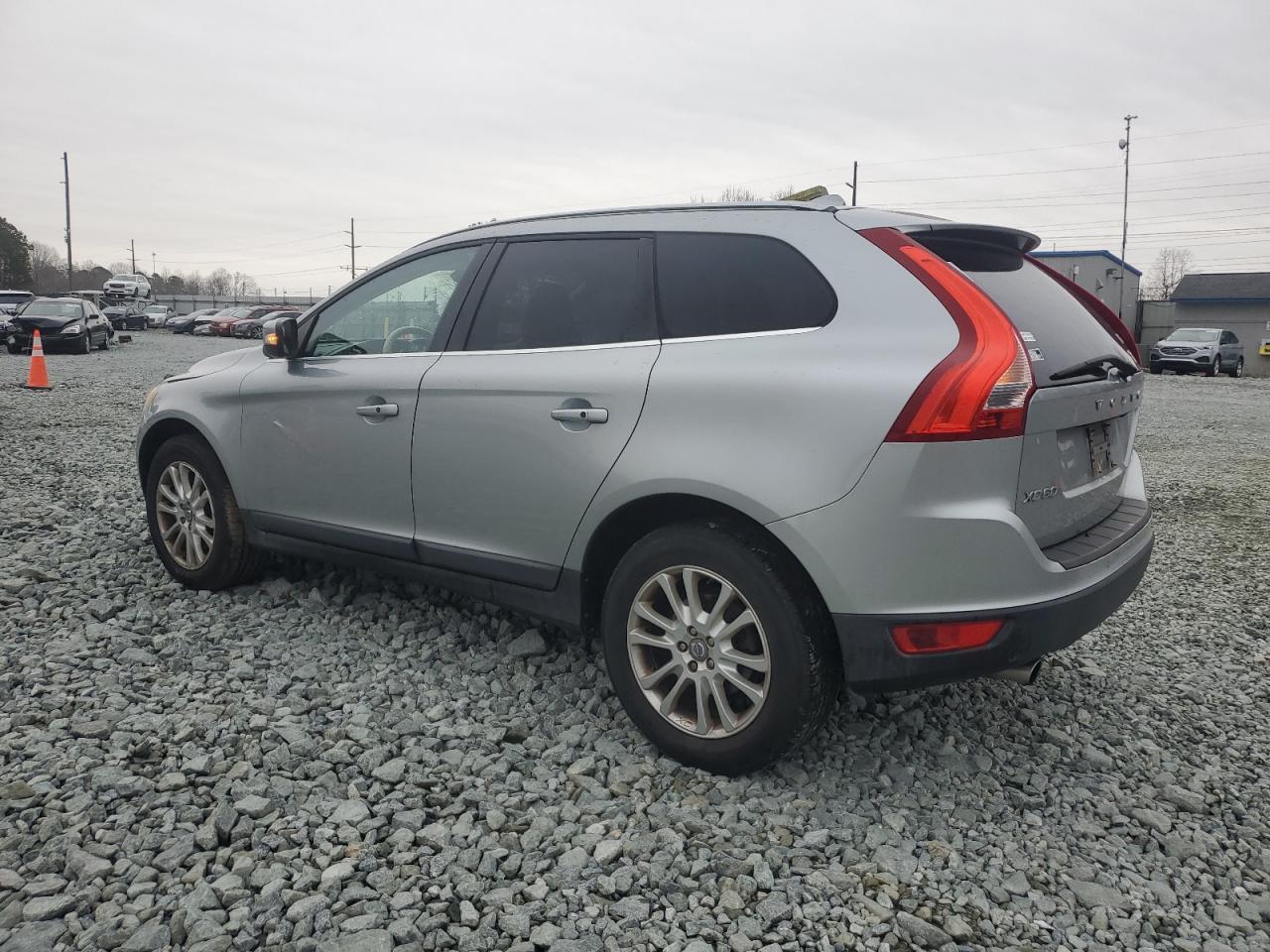 2010 Volvo XC60 VIN YV4992DZ4A2083792 Copart auction photo, front end / side damage thumbnail 2