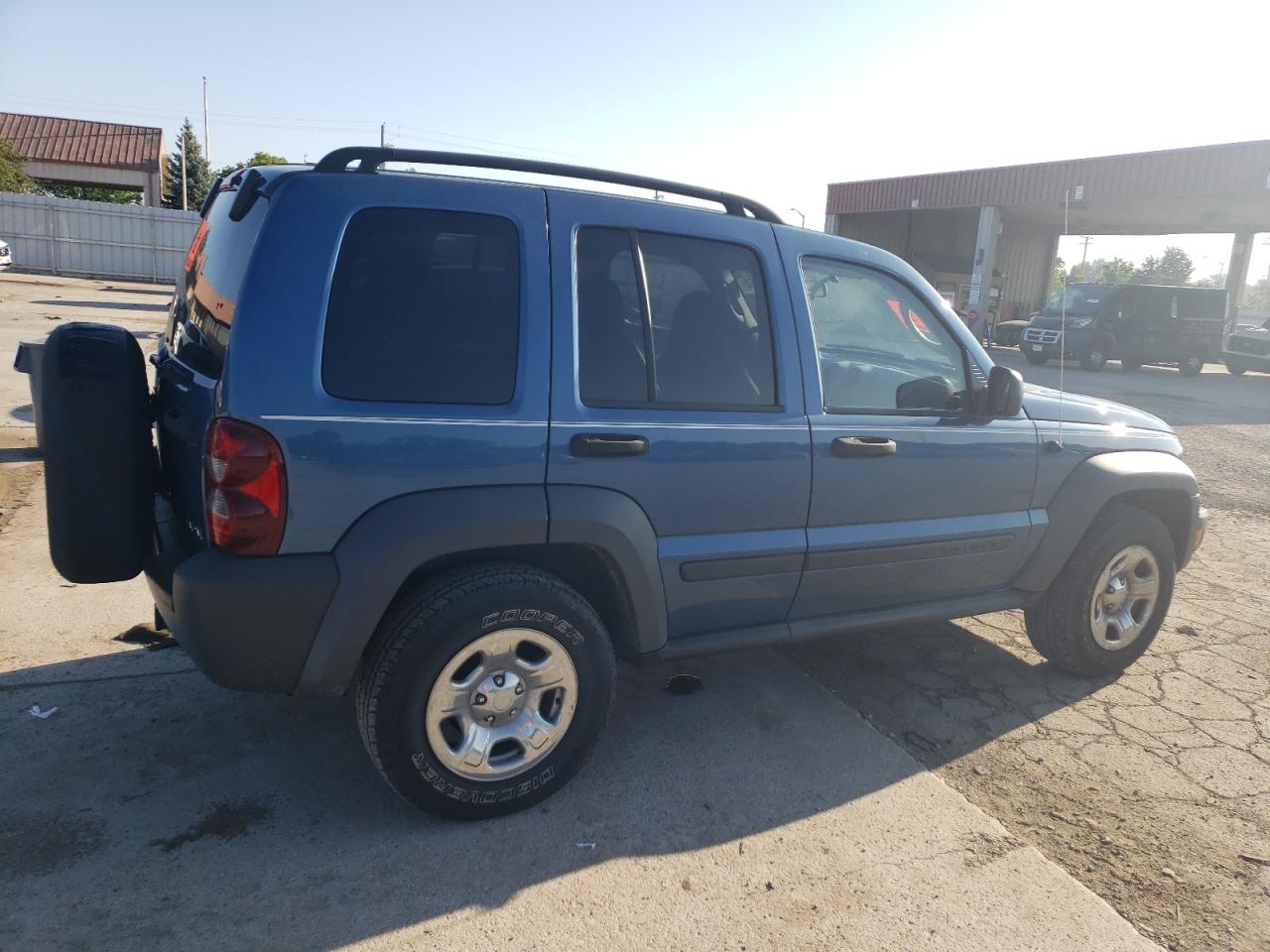 2006 Jeep Liberty (North America) VIN 1J4GL48K56W279562 Copart auction photo, front end / side damage thumbnail 3