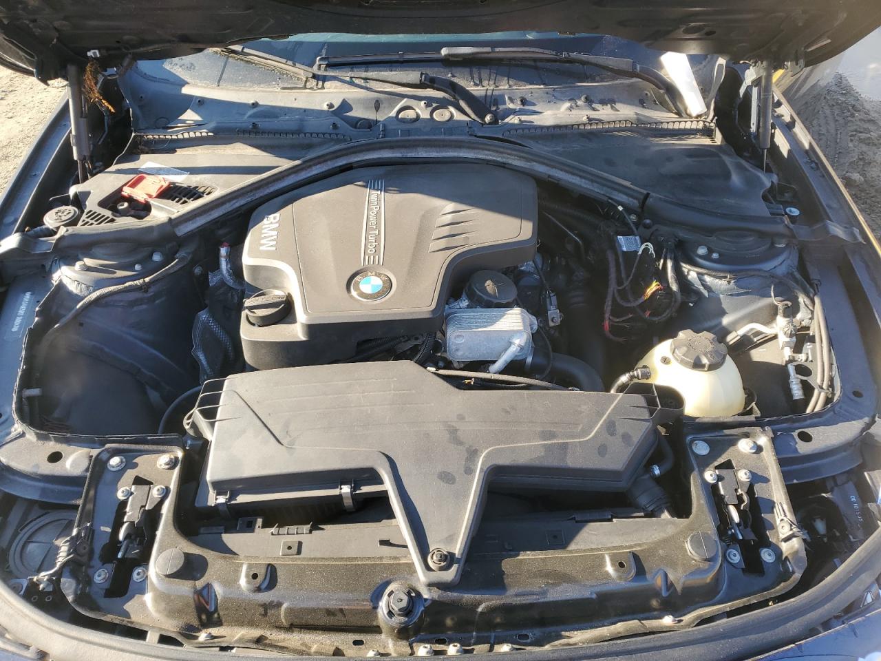 2012 BMW 3er VIN WBA3A5C52CF350047 Copart auction photo, all over damage thumbnail 11