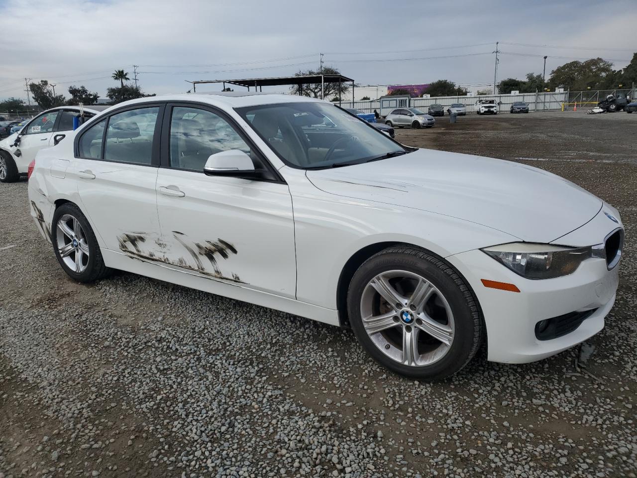 2014 BMW 3er VIN WBA3B1G59ENS80149 Copart auction photo, all over damage thumbnail 4