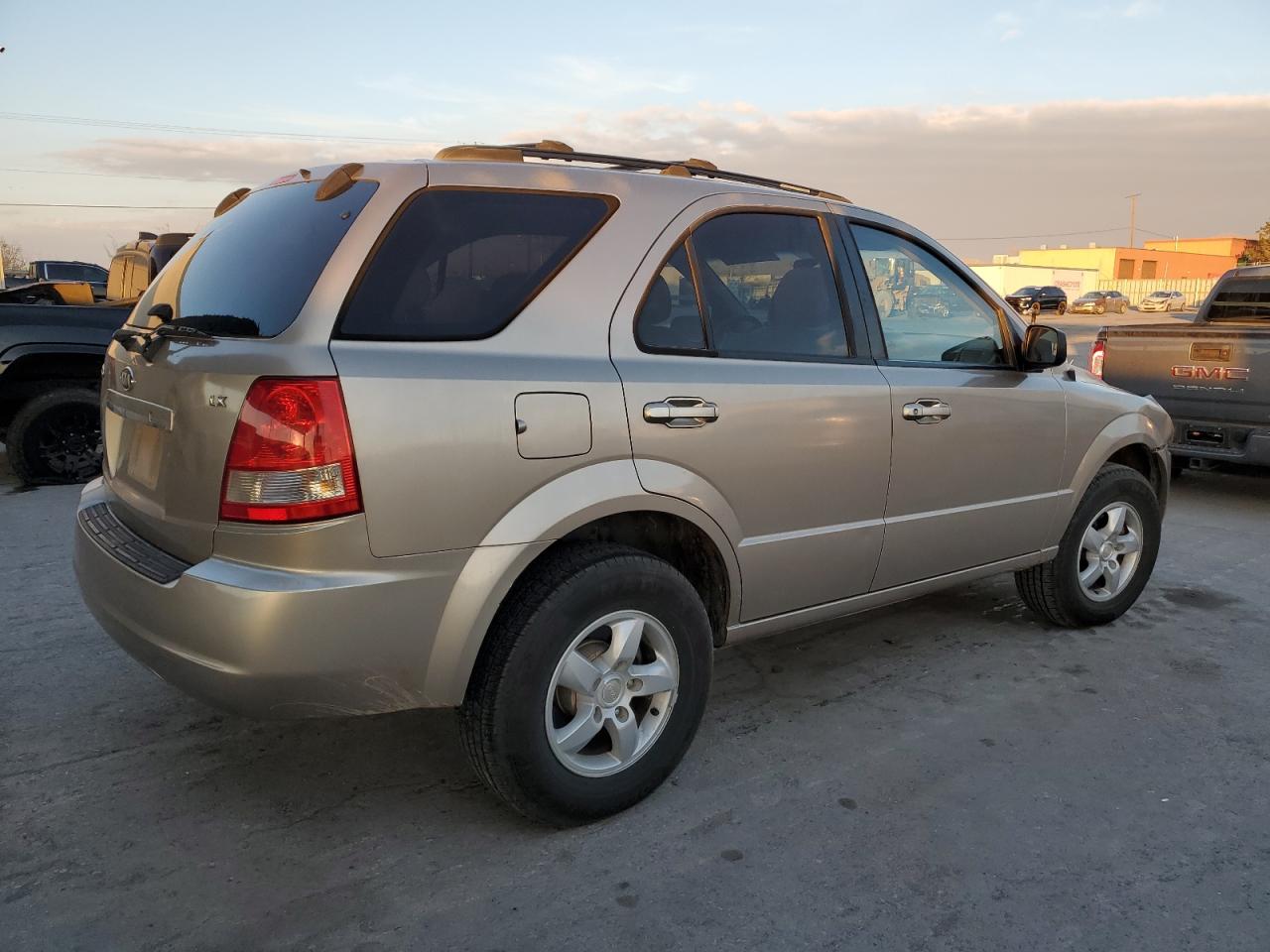 2006 KIA Sorento VIN KNDJD733065502154 Copart auction photo, front end / rear end damage thumbnail 3