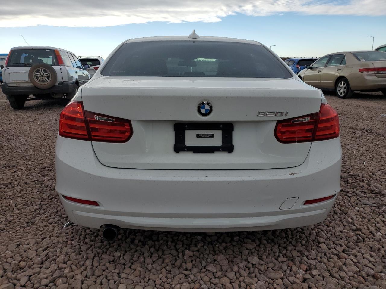 2015 BMW 3er VIN WBA3B1C56FK136681 Copart auction photo, front end damage thumbnail 6