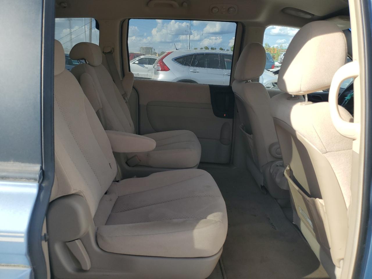 2007 Hyundai Entourage VIN KNDMC233676028645 Copart auction photo, front end damage thumbnail 11
