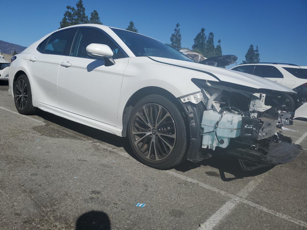 2018 Toyota Camry VIN 4T1B11HK9JU627691 Copart auction photo, front end damage thumbnail 4