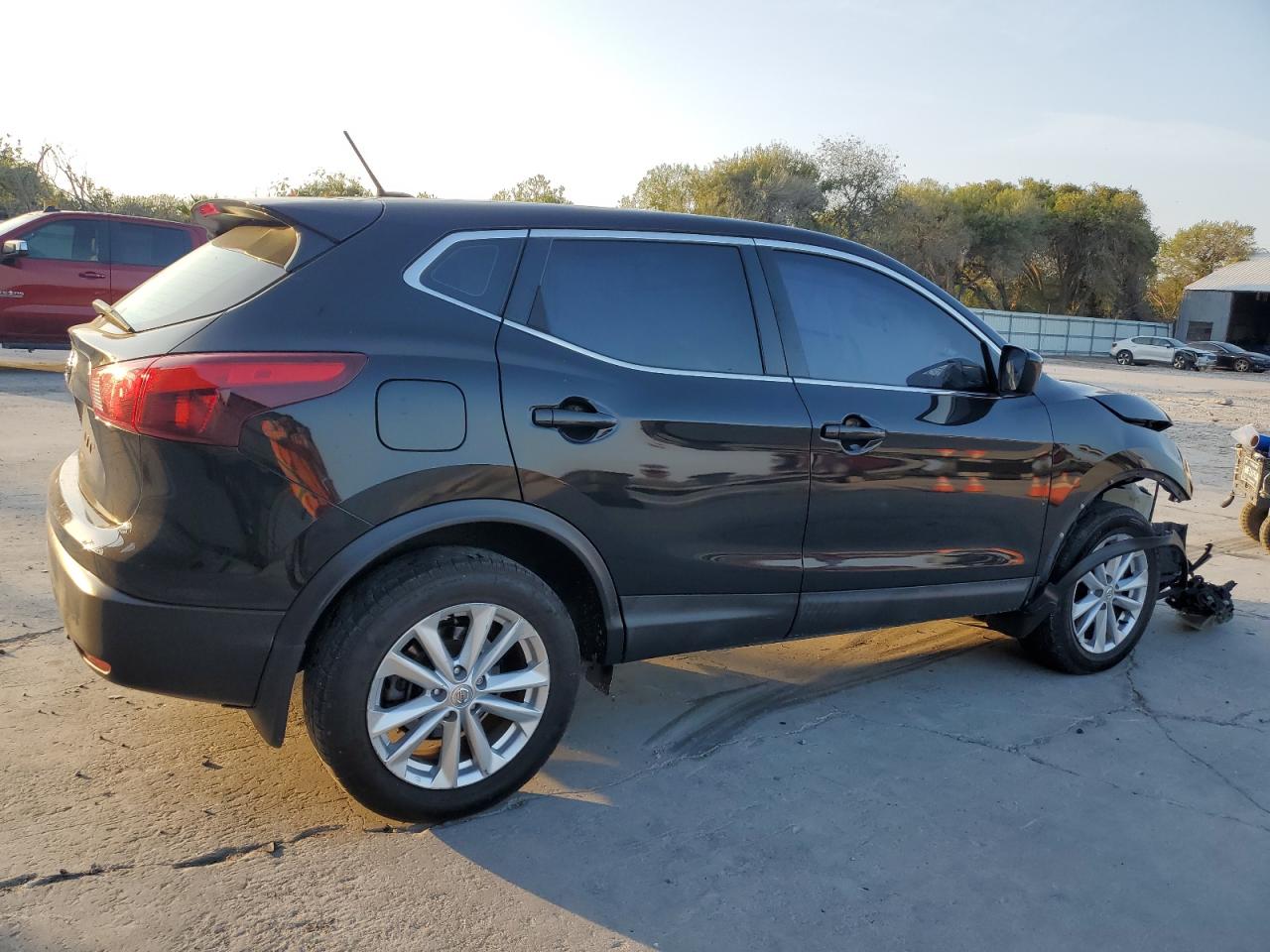 2017 Nissan Rogue VIN JN1BJ1CP5HW019577 Copart auction photo, front end damage thumbnail 3
