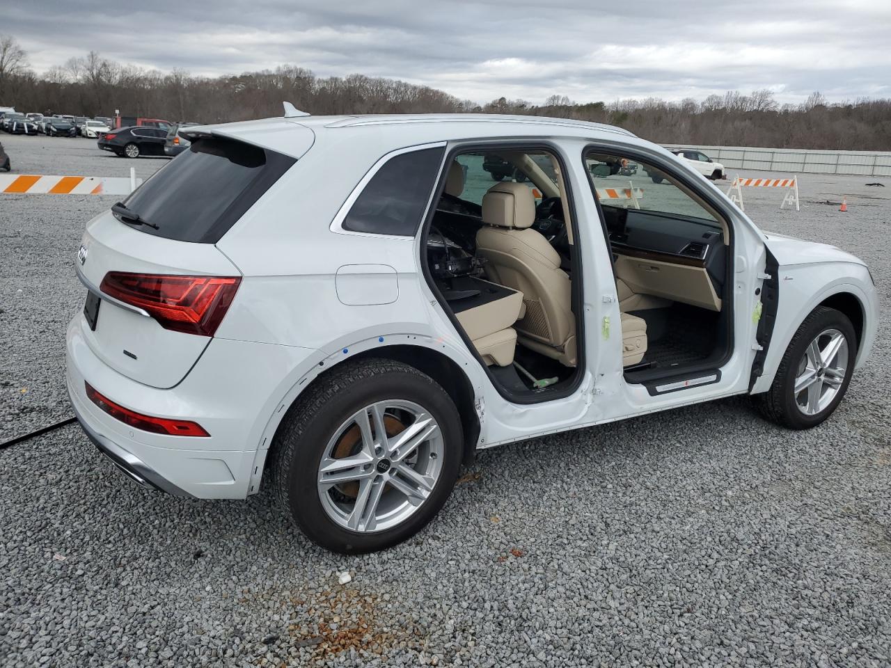 2024 Audi Q5 VIN WA1E2AFY9R2009973 Copart auction photo, side damage thumbnail 3