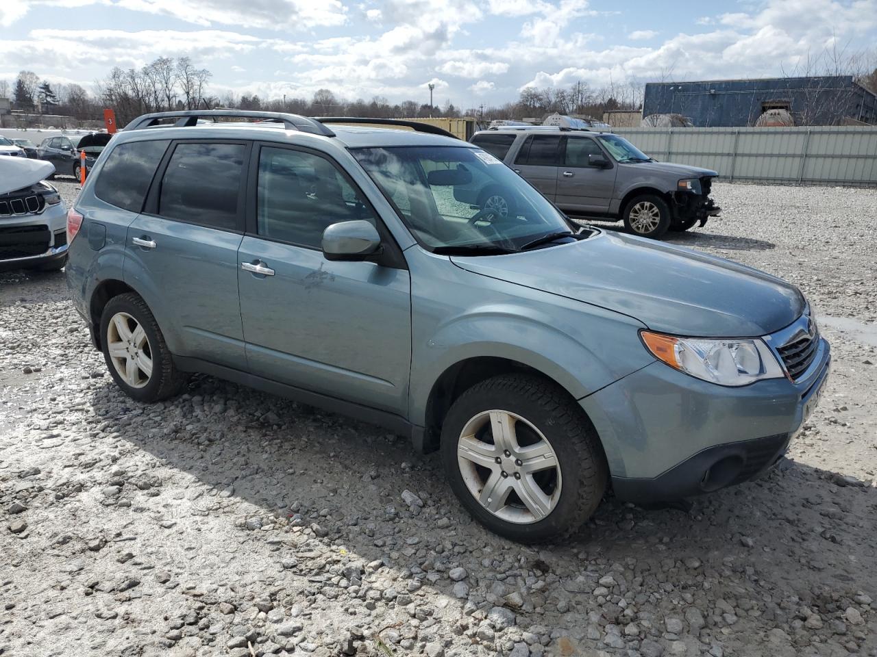 2009 Subaru Forester VIN JF2SH64619H793067 Copart auction photo, rear end / minor dent/scratches damage thumbnail 4