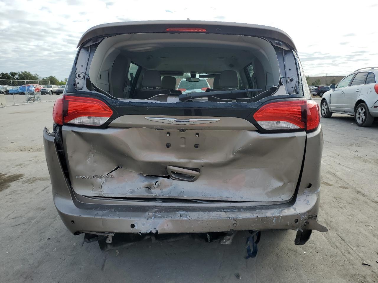 2018 Chrysler Pacifica VIN 2C4RC1BG3JR128741 Copart auction photo, front end / rear end damage thumbnail 6