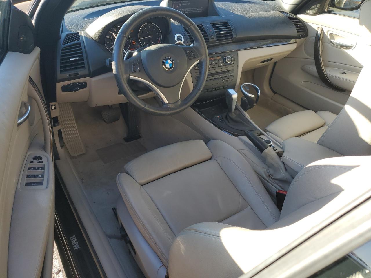 2011 BMW 1er VIN WBAUN1C50BVH83486 Copart auction photo, all over damage thumbnail 8
