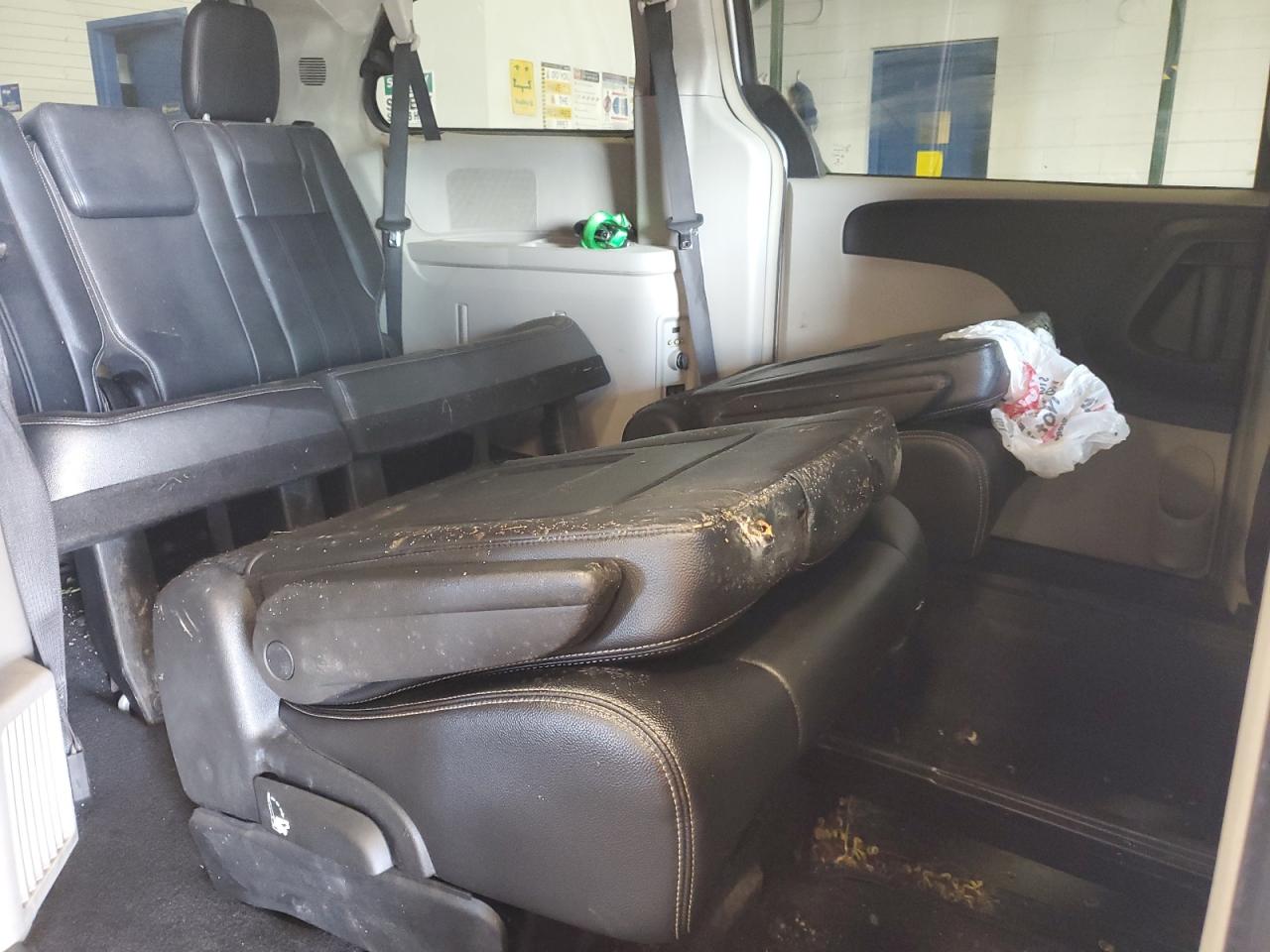2015 Chrysler Town & Country VIN 2C4RC1BG9FR626465 Copart auction photo, front end damage thumbnail 11