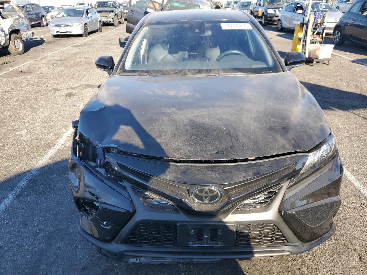 2022 Toyota Camry VIN 4T1G11AK0NU017569 Copart auction photo, front end / minor dent/scratches damage thumbnail 5
