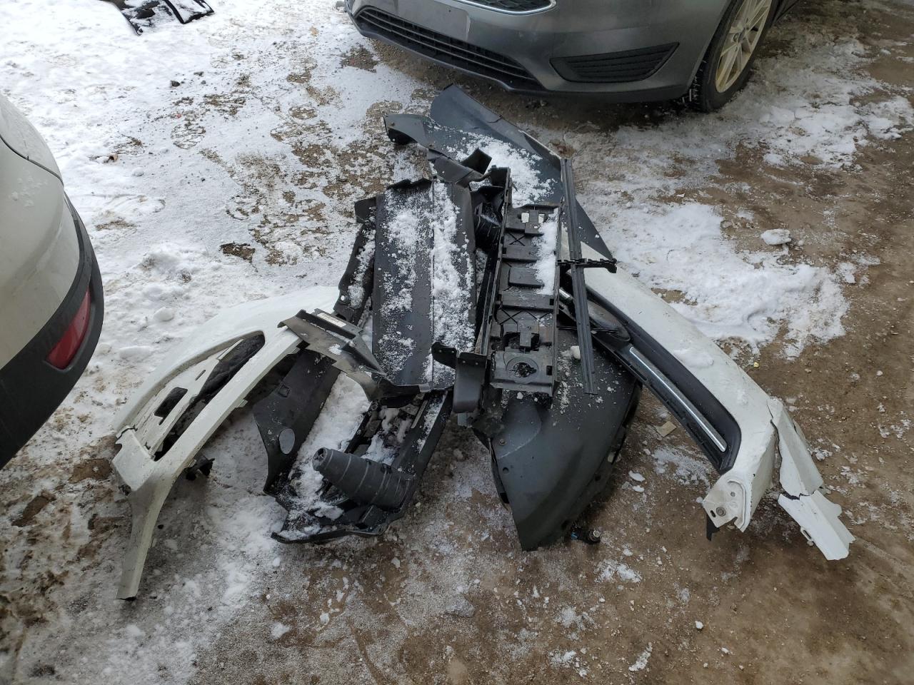 2016 Ford Escape VIN 1FMCU0G72GUB44586 Copart auction photo, front end damage thumbnail 13