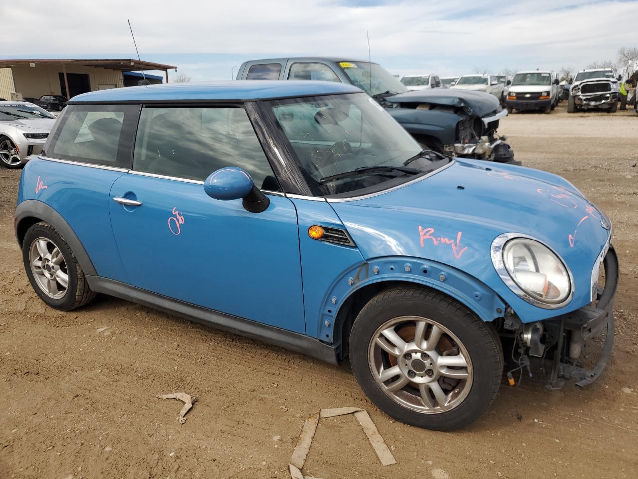 2013 MINI Cooper VIN WMWSU3C59DT685218 Copart auction photo, front end / minor dent/scratches damage thumbnail 4