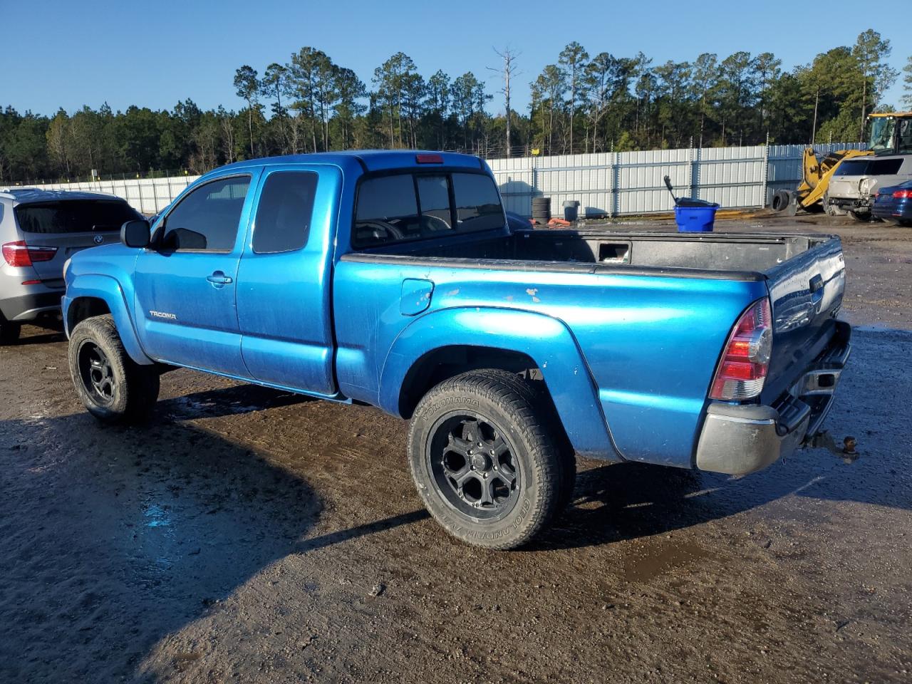 2011 Toyota Tacoma VIN 5TFTU4GN6BX002842 Copart auction photo, minor dent/scratches damage thumbnail 2