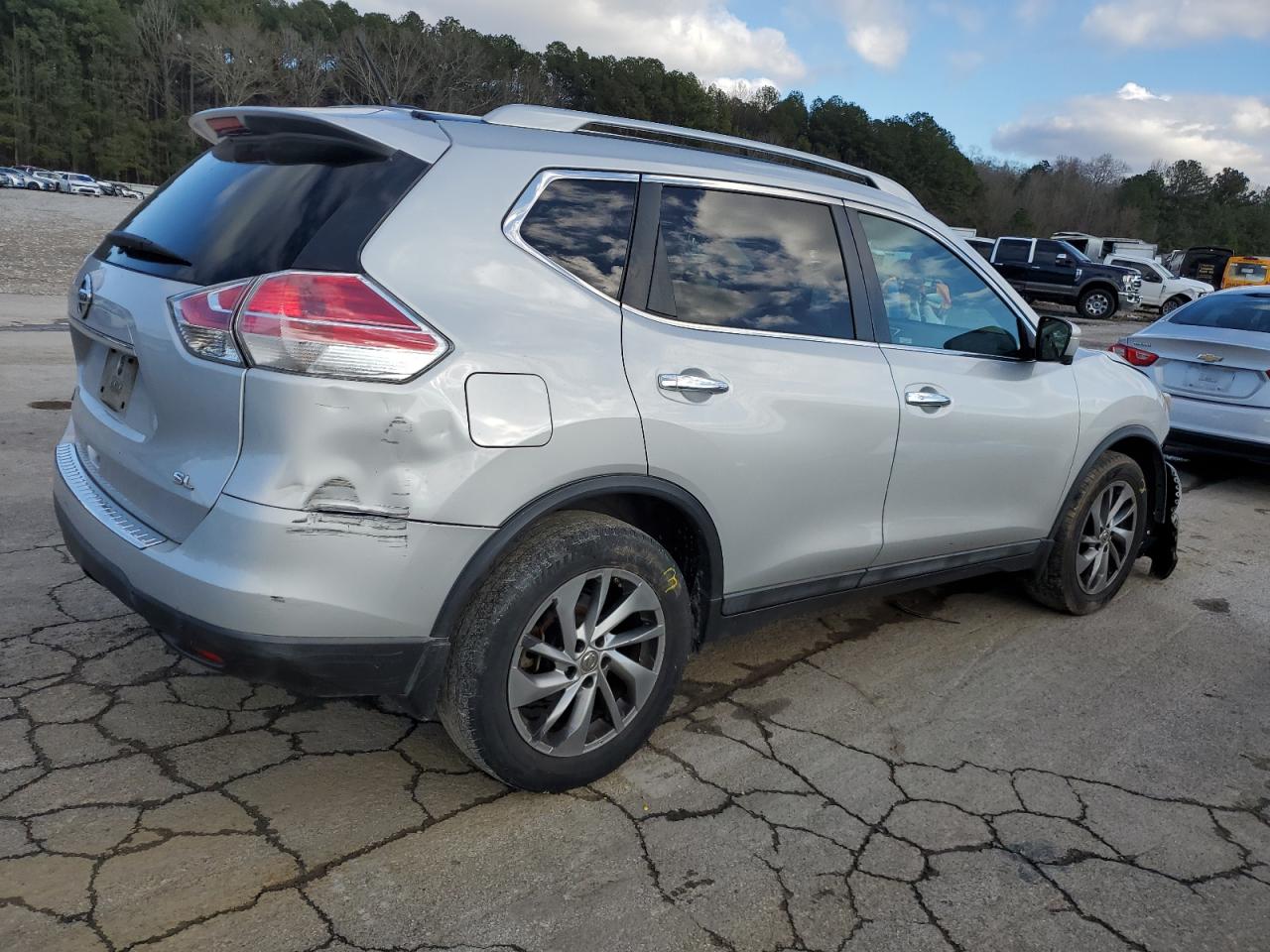 2015 Nissan Rogue VIN 5N1AT2MT7FC865949 Copart auction photo, front end / minor dent/scratches damage thumbnail 3