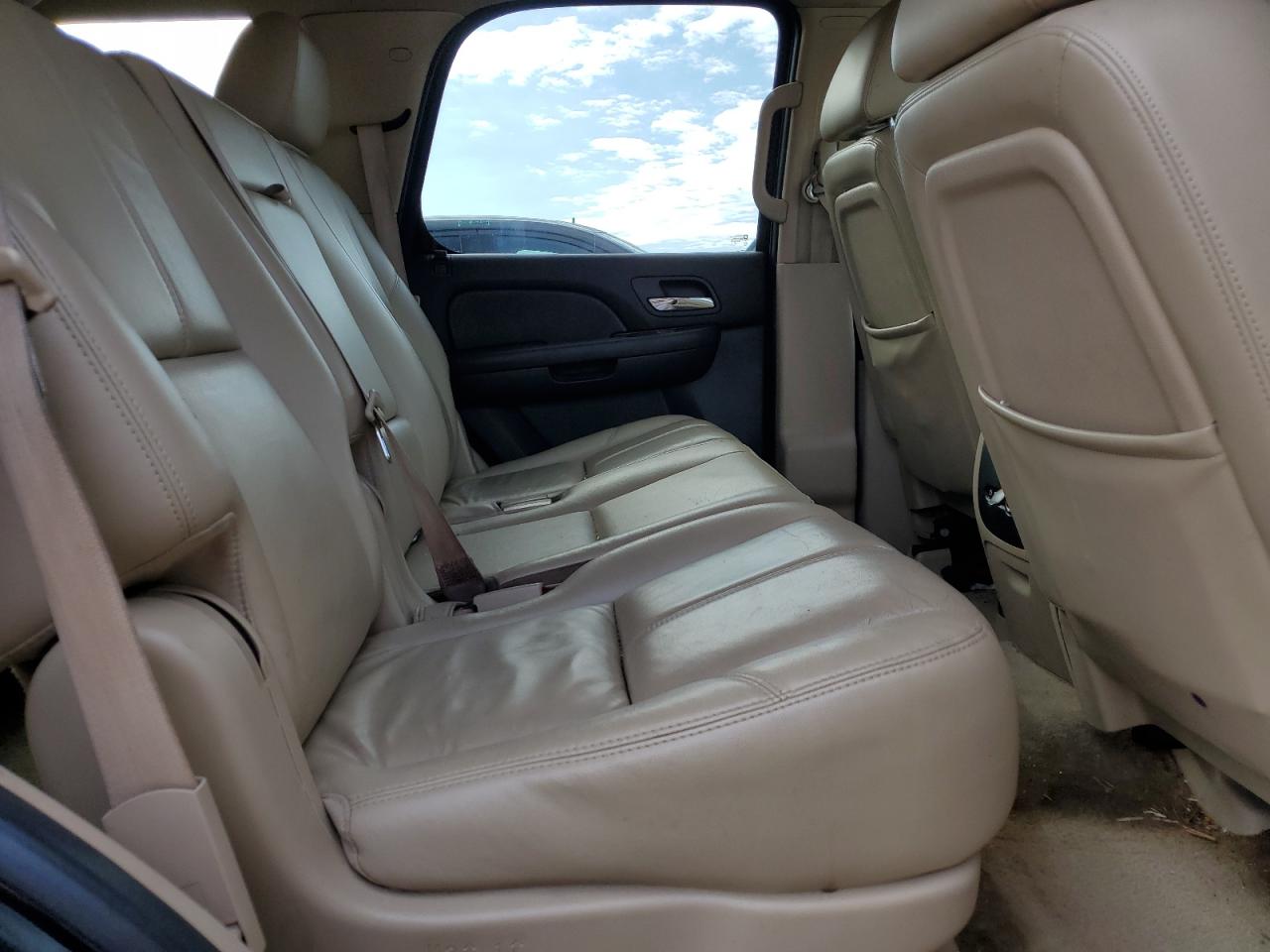 2011 GMC Yukon VIN 1GKS2CE03BR243060 Copart auction photo, front end / minor dent/scratches damage thumbnail 11