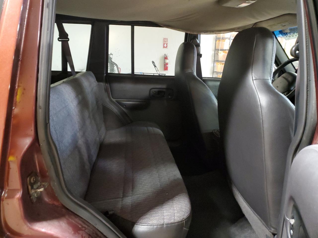 2001 Jeep Grand Cherokee VIN 1J4FF48SX1L630205 Copart auction photo, rear end / mechanical damage thumbnail 11