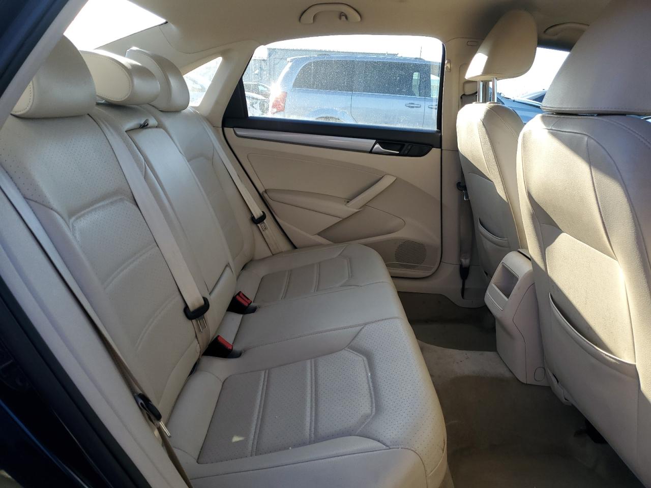 2015 Volkswagen Passat VIN 1VWAT7A31FC069930 Copart auction photo, front end damage thumbnail 10