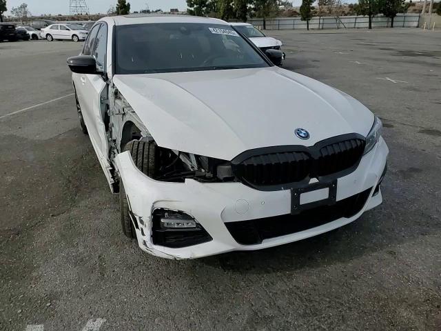 2022 BMW 3er VIN 3MW5P7J00N8C57811 Copart auction photo, front end damage thumbnail 11