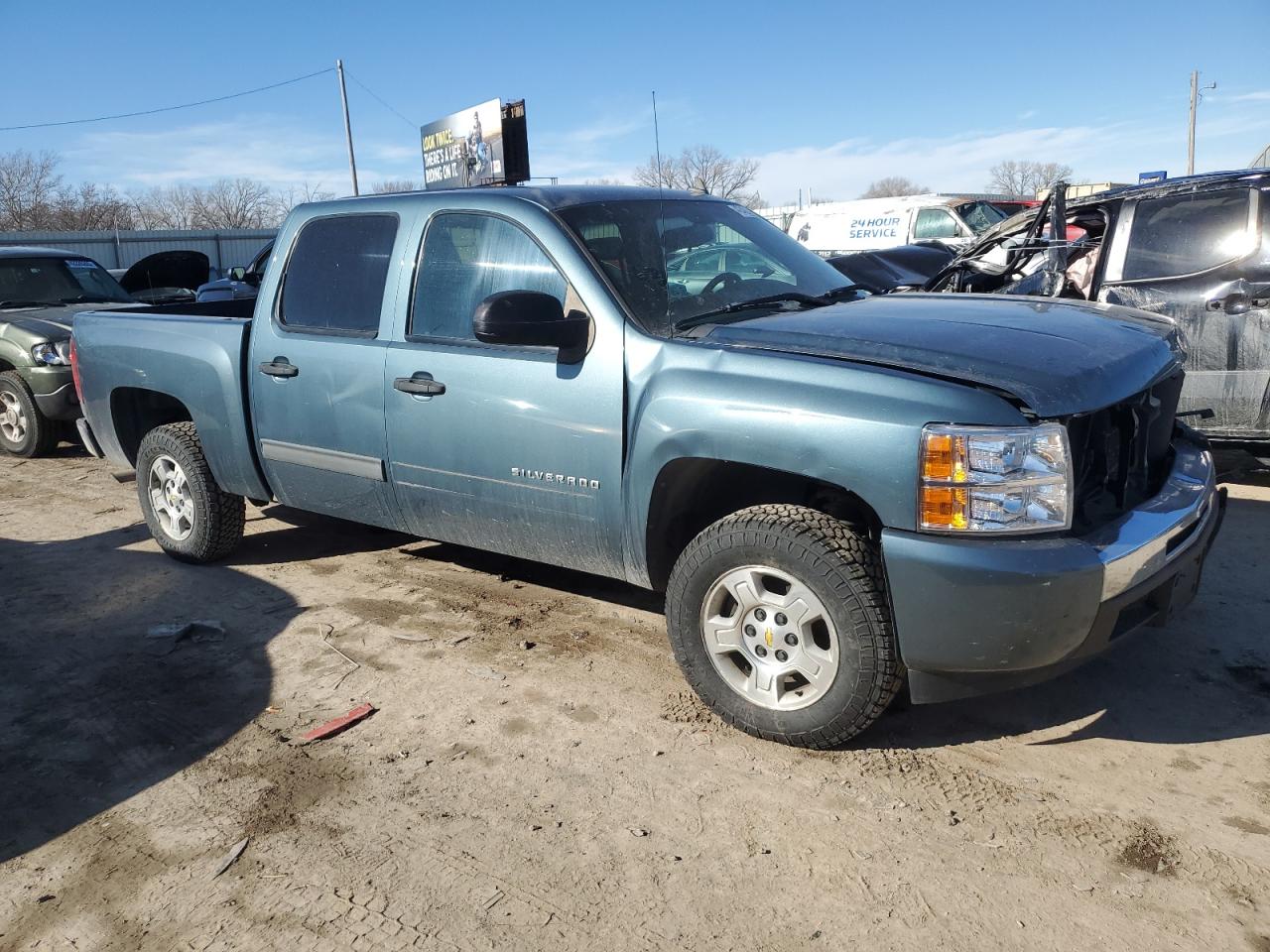 2009 Chevrolet Silverado VIN 3GCEC230X9G281379 Copart auction photo, front end / side damage thumbnail 4