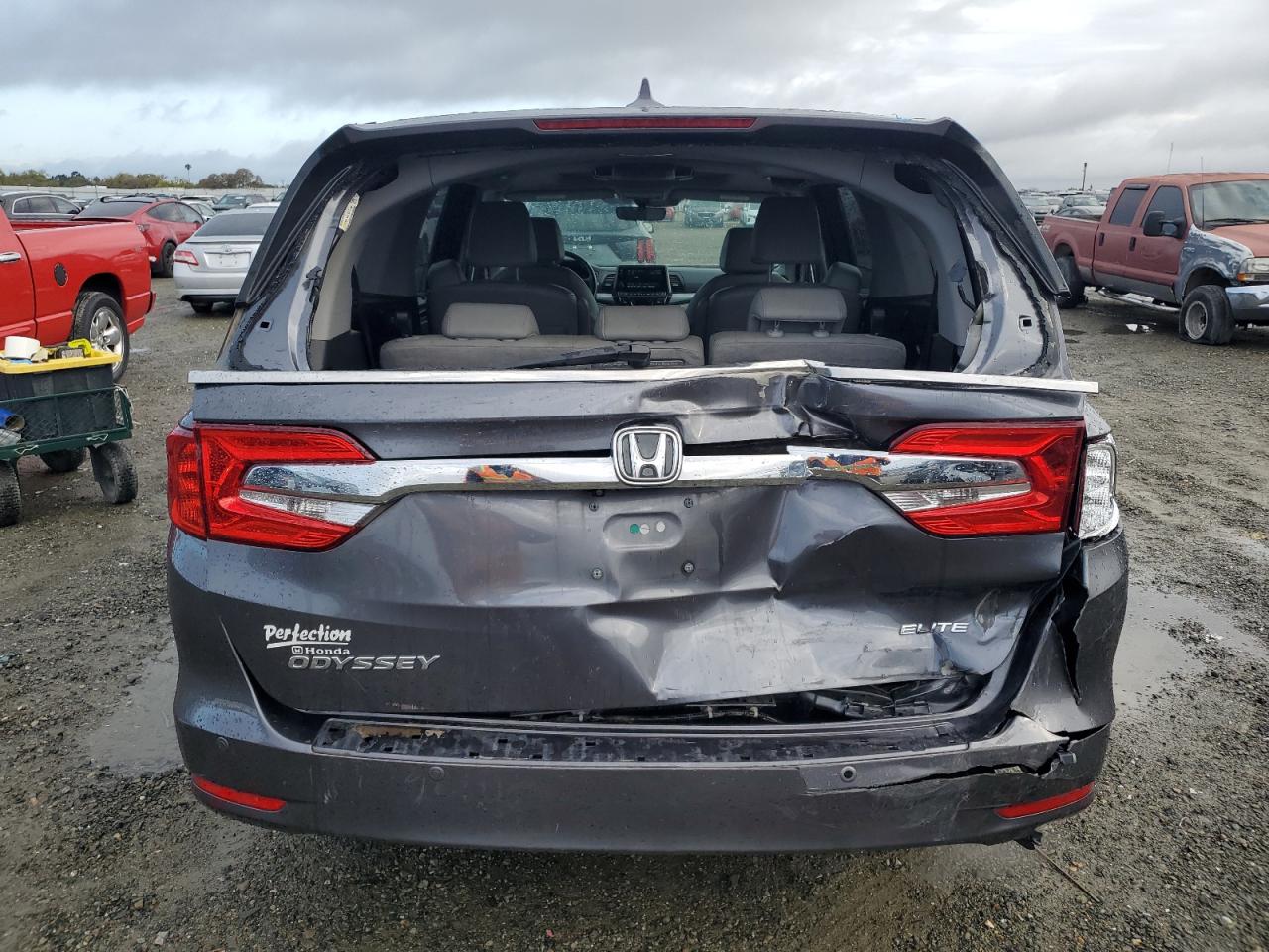 2018 Honda Odyssey VIN 5FNRL6H96JB001175 Copart auction photo, rear end damage thumbnail 6