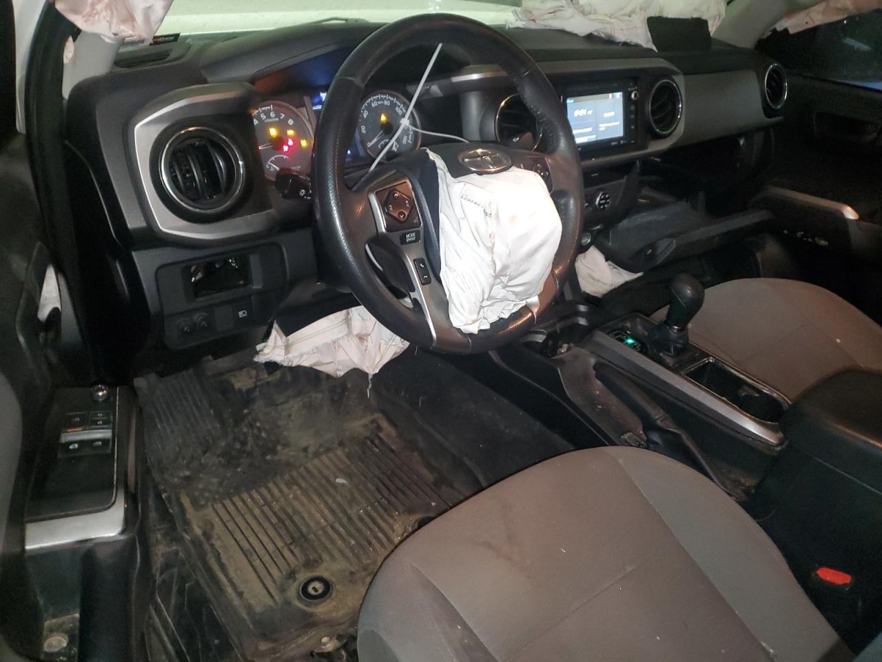 2018 Toyota Tacoma VIN 5TFSZ5AN6JX123073 Copart auction photo, front end / minor dent/scratches damage thumbnail 8