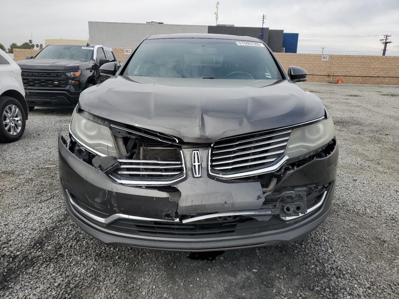 2018 Lincoln MKX VIN 2LMPJ6LR6JBL12655 Copart auction photo, front end / side damage thumbnail 5