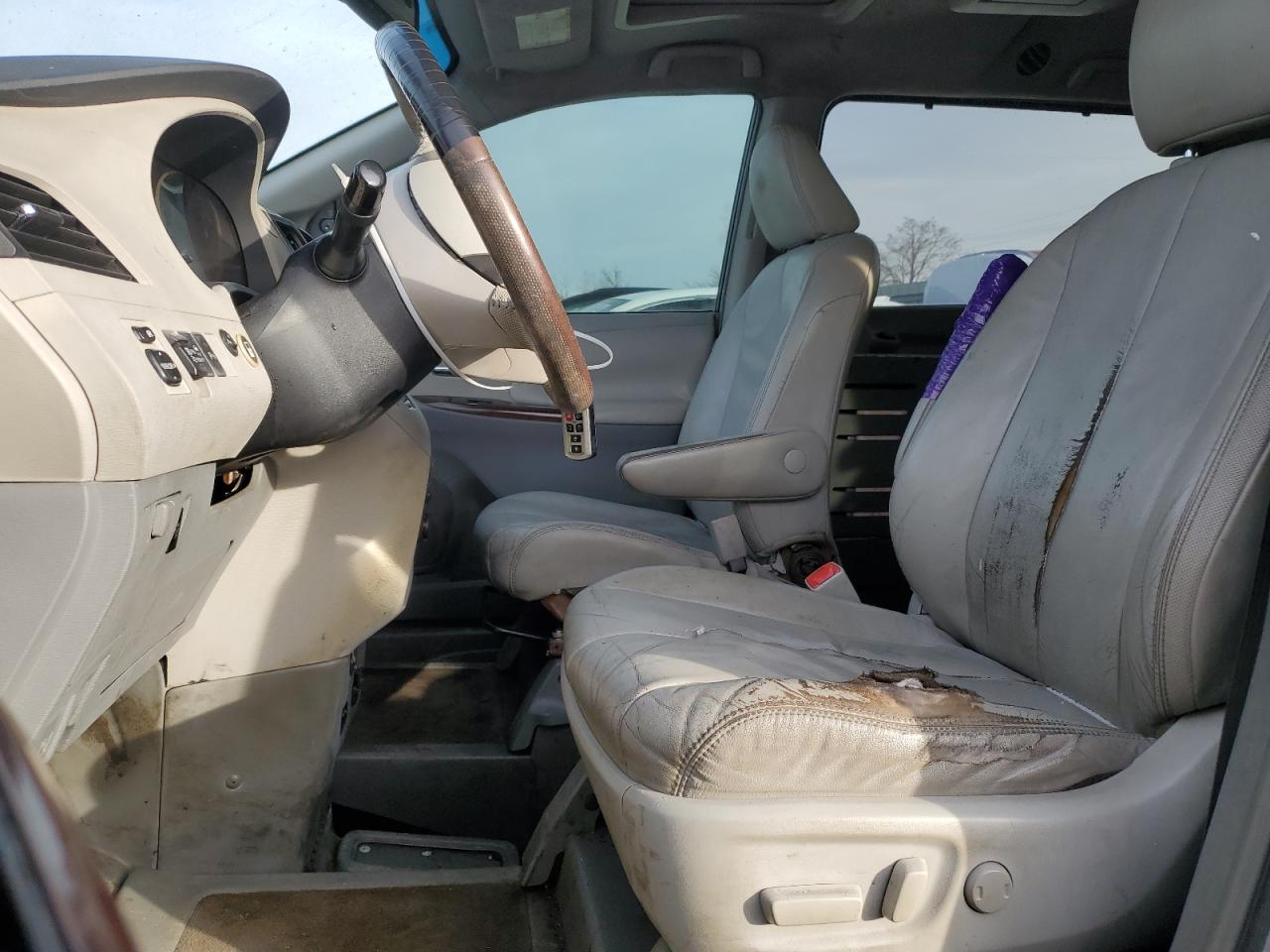 2011 Toyota Sienna VIN 5TDYK3DC3BS126694 Copart auction photo, side damage thumbnail 7