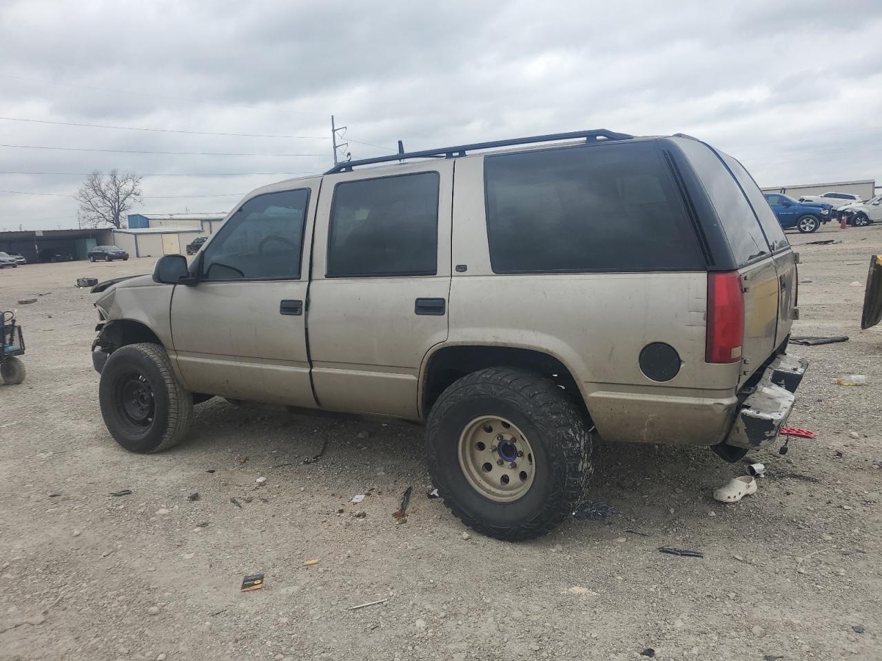 1999 Chevrolet Tahoe VIN 1GNEK13R3XJ359774 Copart auction photo, front end damage thumbnail 2