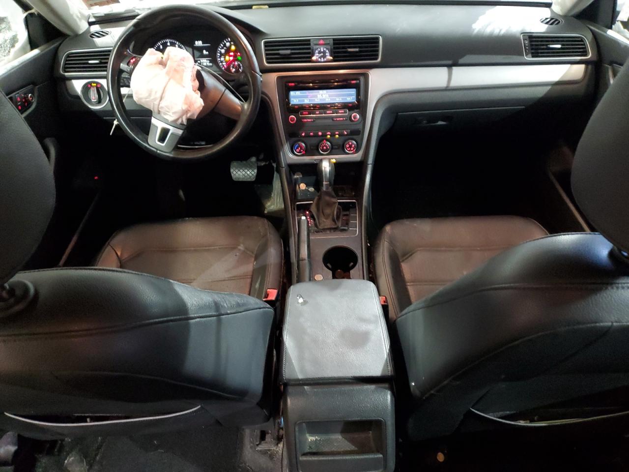 2015 Volkswagen Passat VIN 1VWAT7A30FC008651 Copart auction photo, front end / side damage thumbnail 8
