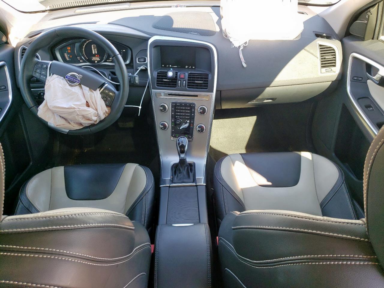 2017 Volvo XC60 VIN YV440MRR6H2084459 Copart auction photo, front end damage thumbnail 8