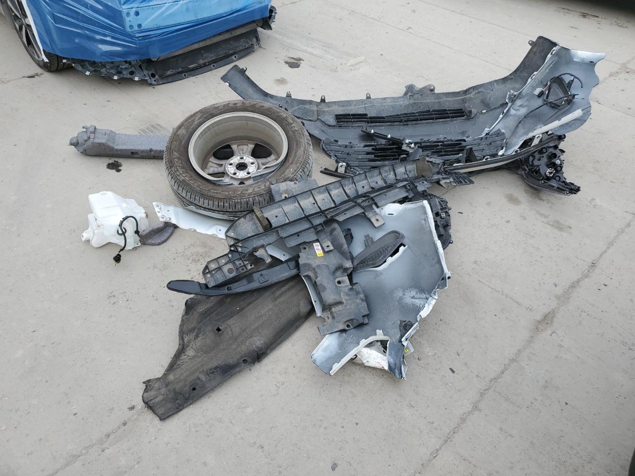 2022 Toyota RAV 4 VIN 2T3P1RFV8NC322585 Copart auction photo, front end damage thumbnail 13