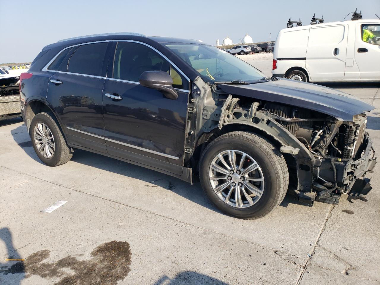 2017 Cadillac XT5 VIN 1GYKNBRS4HZ107659 Copart auction photo, front end damage thumbnail 4
