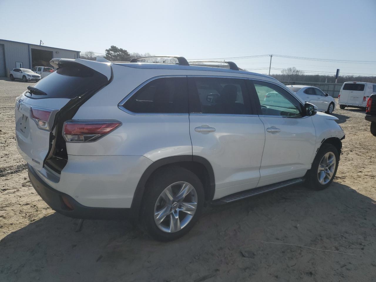 2016 Toyota Highlander VIN 5TDYKRFH5GS140681 Copart auction photo, front end / minor dent/scratches damage thumbnail 3