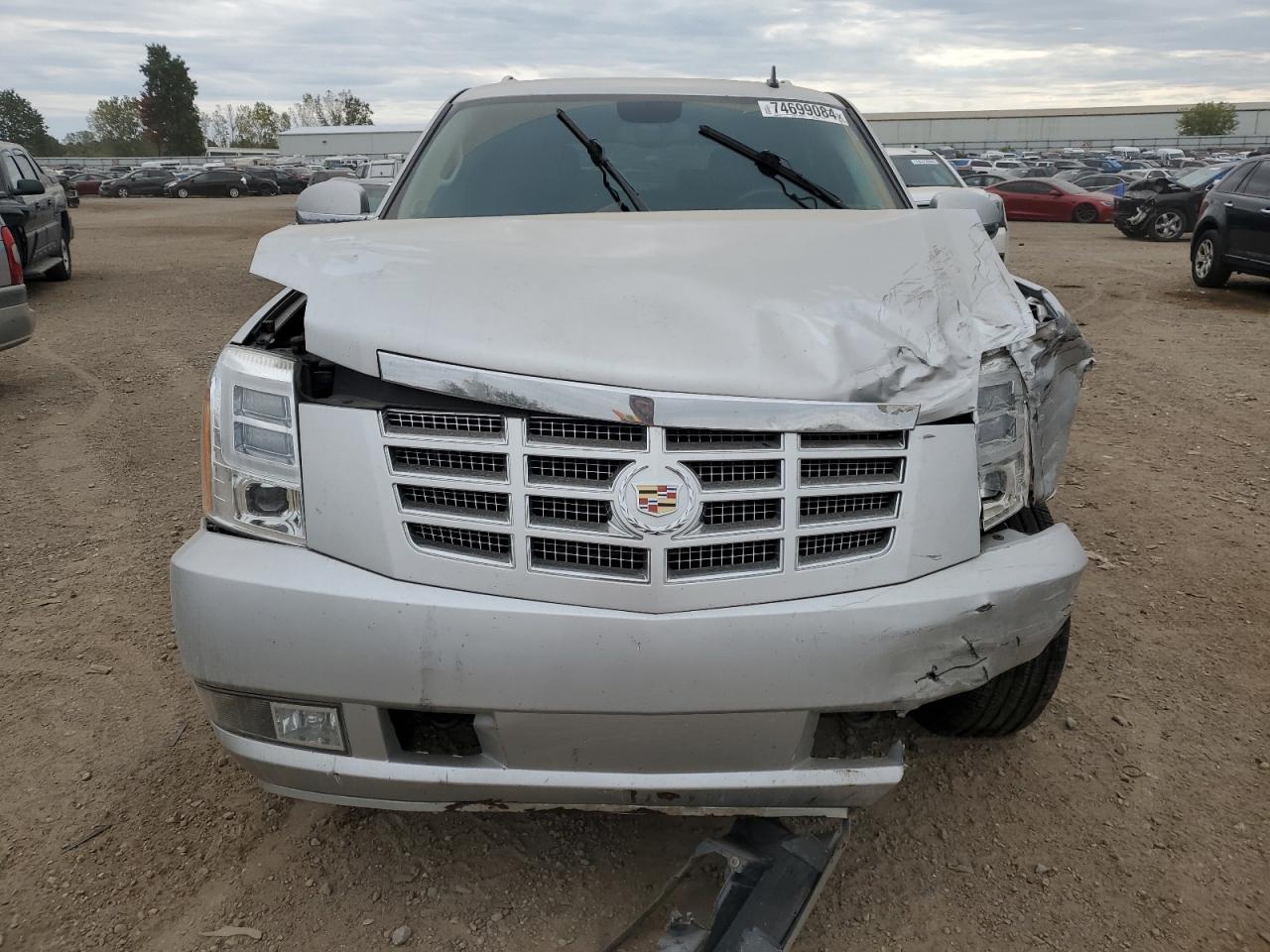 2014 Cadillac Escalade VIN 1GYS4BEF4ER199718 Copart auction photo, front end / minor dent/scratches damage thumbnail 5