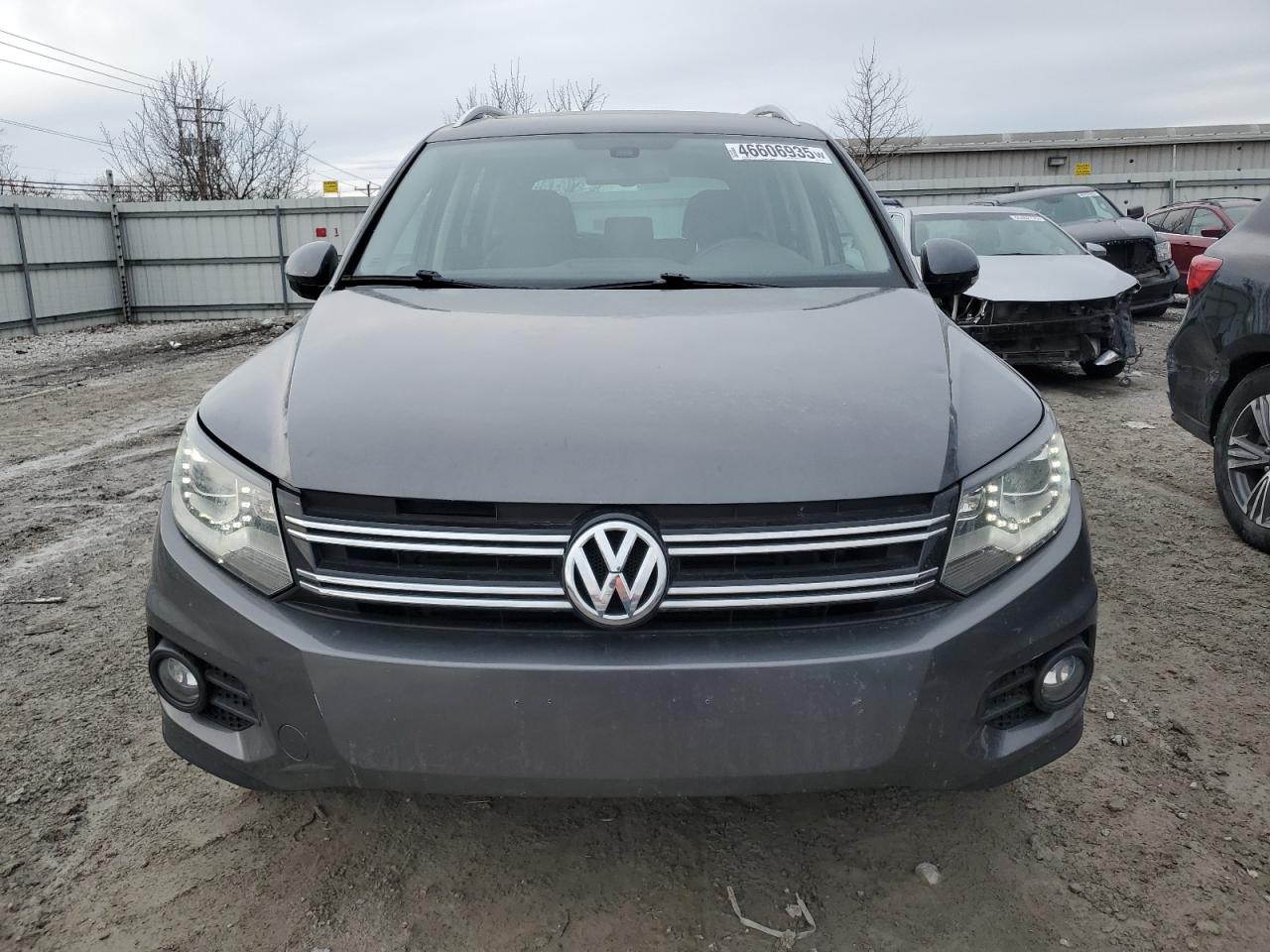 2016 Volkswagen Tiguan VIN WVGBV7AX4GW608055 Copart auction photo, minor dent/scratches damage thumbnail 5